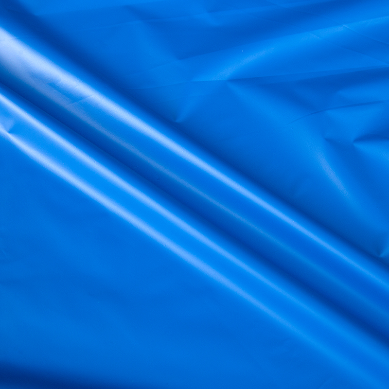 Lavt åndbar 2 lag 100% blackout TPU -film til gardin mørkeblå + sort blackout -film